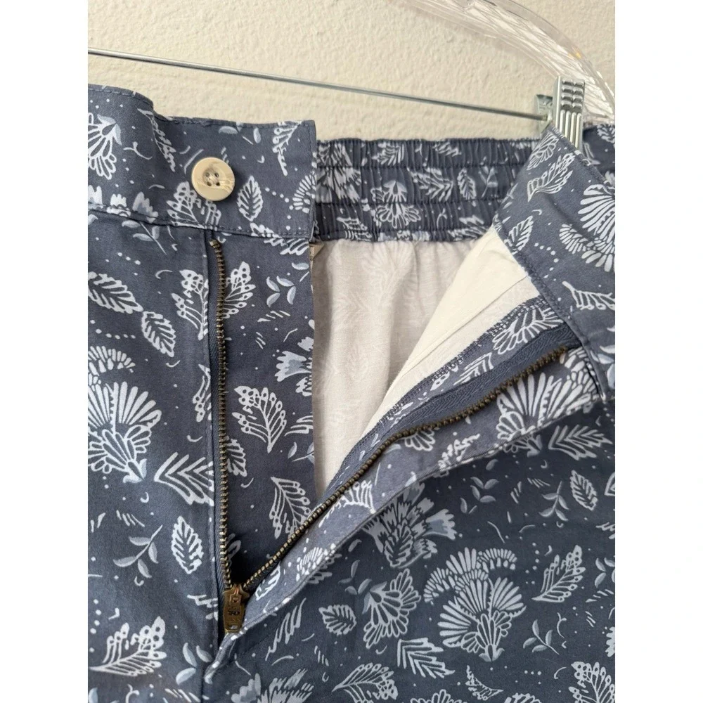 Jachs Girlfriend Blue Floral‎ Stretch Satin Chino Shorts Size Large Summer EUC